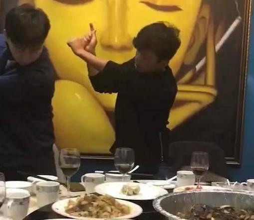 娱乐吃瓜酱浪漫喝酒,娱乐吃瓜酱的醉人时光  第3张